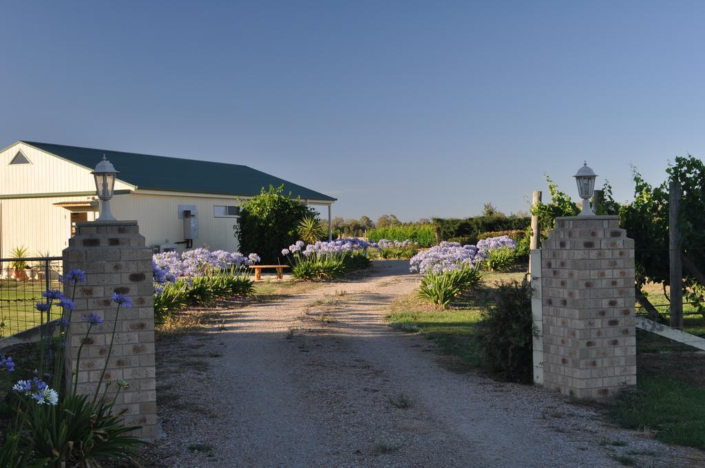 Milawa Muscat Retreat B&B エクステリア 写真