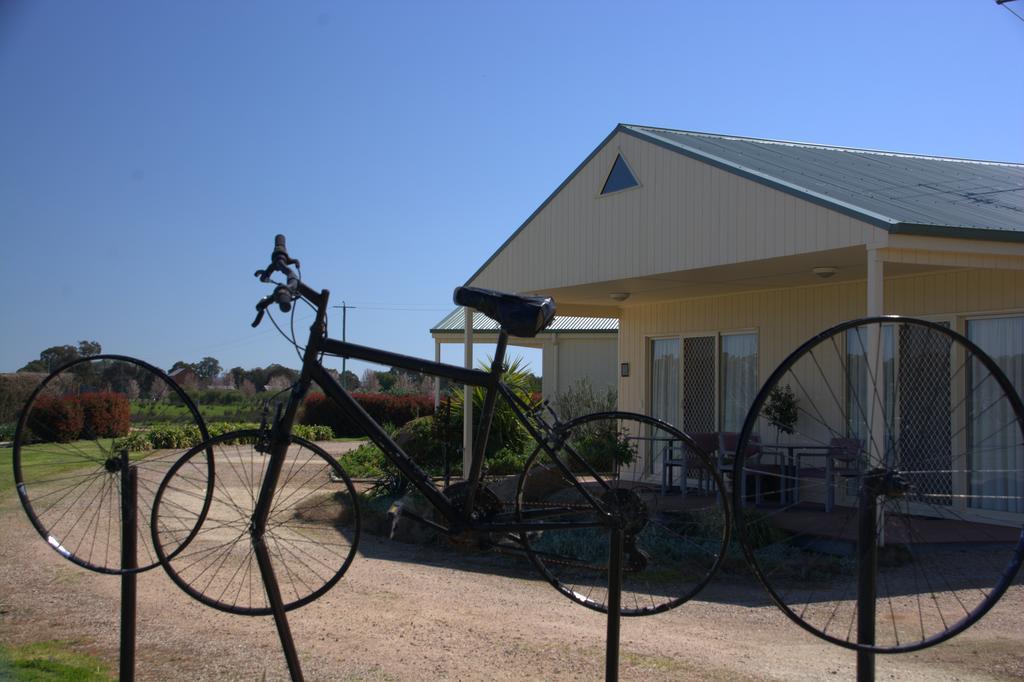 Milawa Muscat Retreat B&B エクステリア 写真