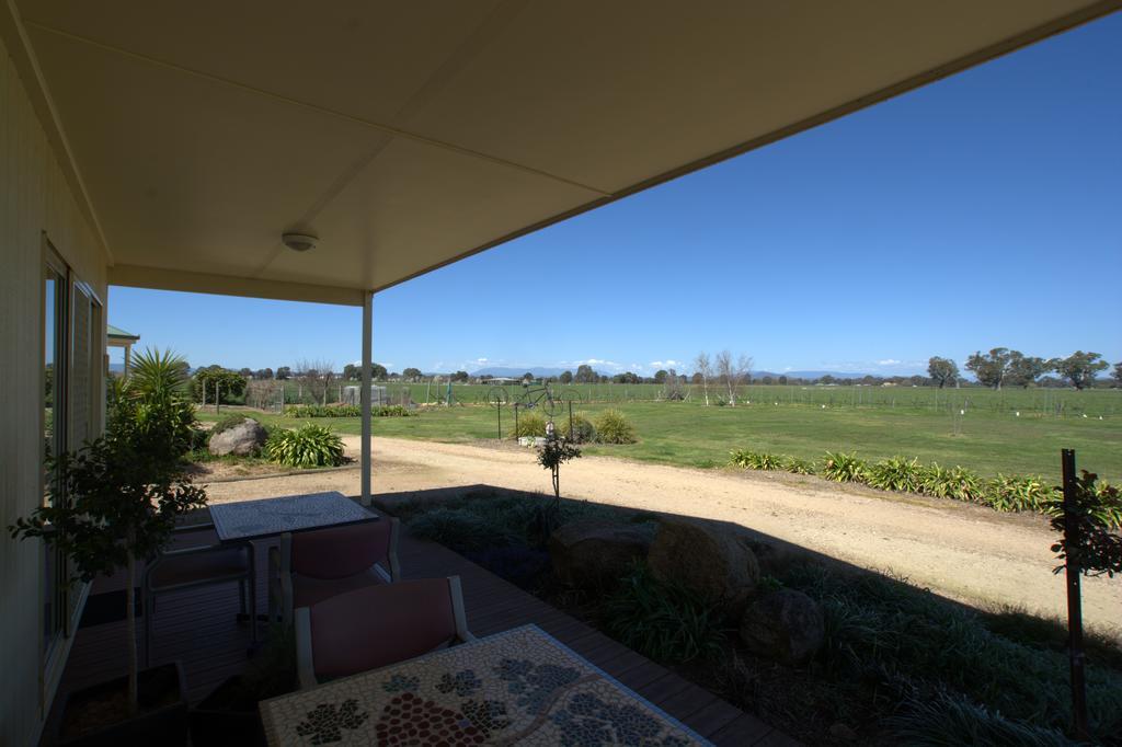 Milawa Muscat Retreat B&B エクステリア 写真