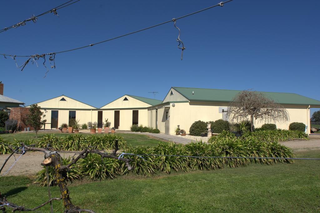 Milawa Muscat Retreat B&B エクステリア 写真